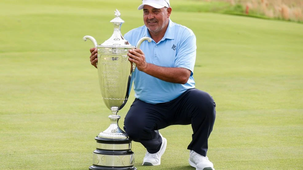 Angel Cabrera Wins Back-to-Back Senior Majors